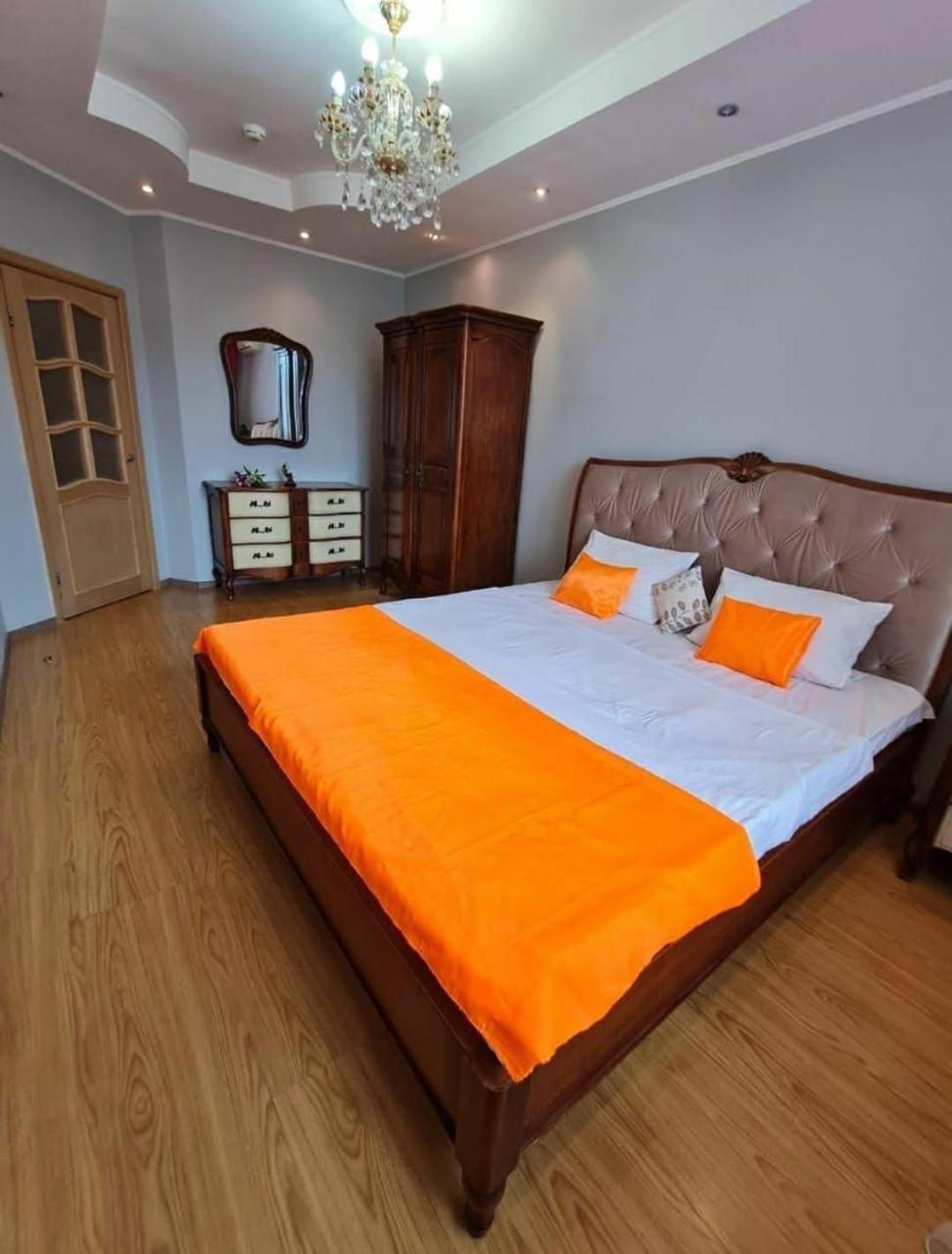 2-х комнатная в жк куат возле трц мега по розыбакиева Apartment