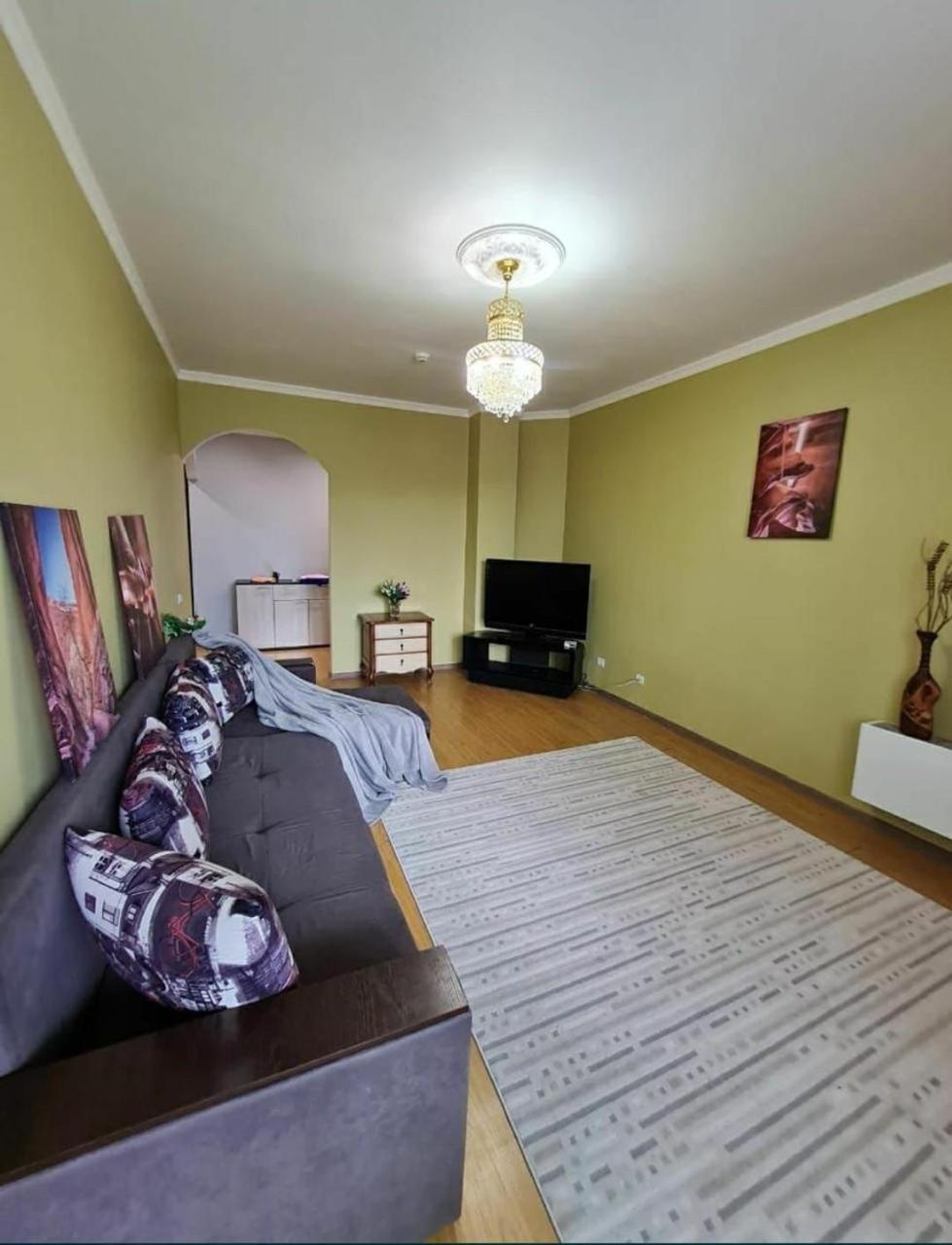 2-х комнатная в жк куат возле трц мега по розыбакиева Apartment